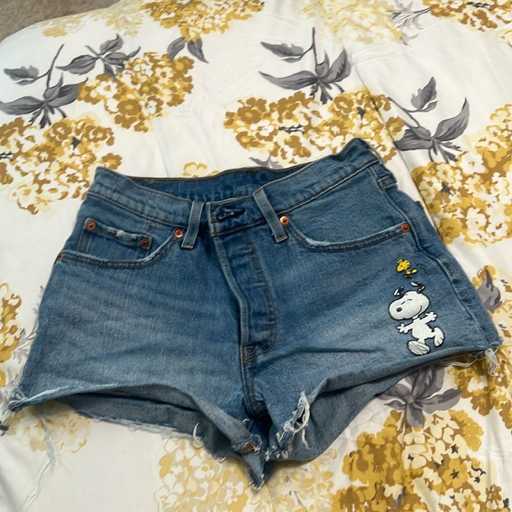 Rare Levi’s peanut denim shorts size 25w